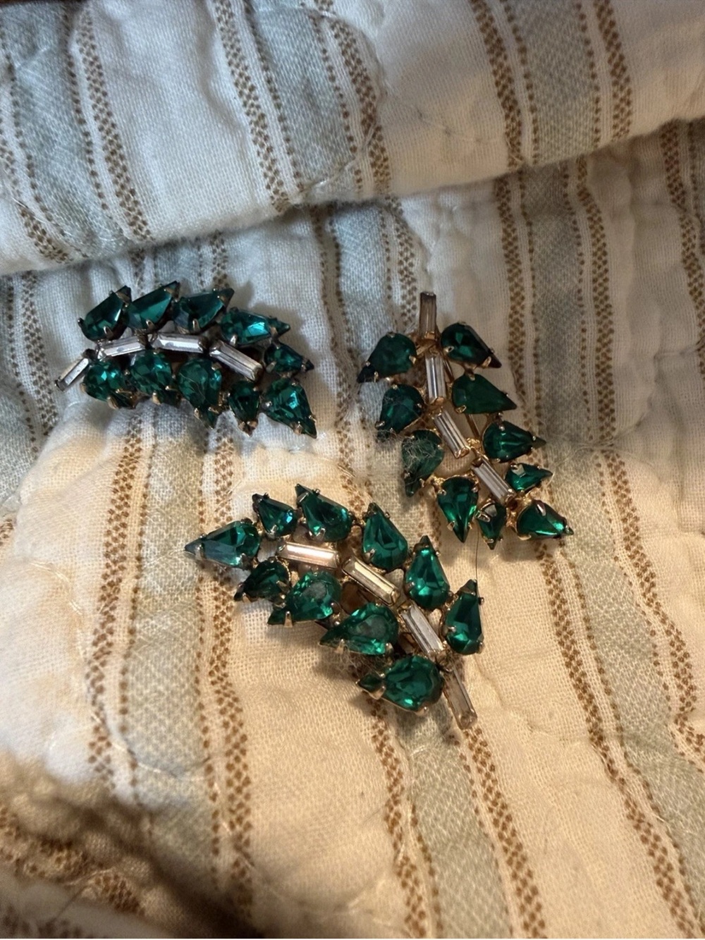 Emerald And Crystal Colored Clip On Earring And Brooch Set Vintage